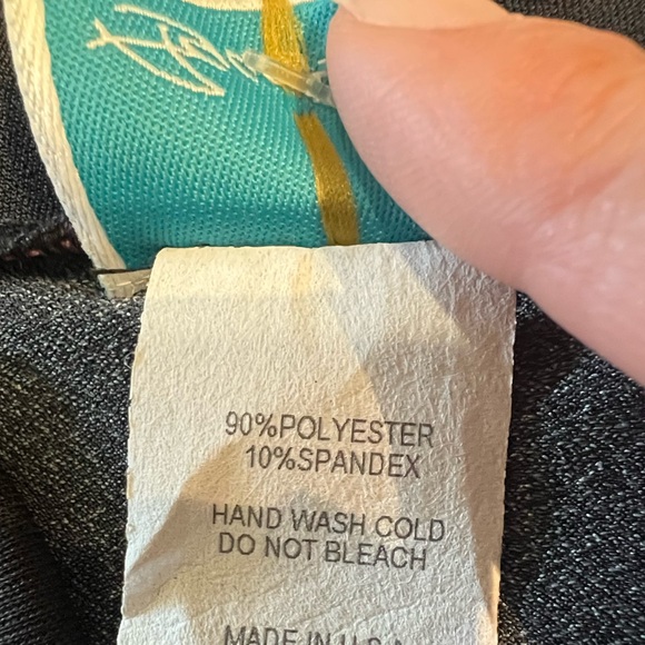 A’gaci Black and Red Asian Fashion Inspired Floral Top Size Large NEW - Picture 5 of 6